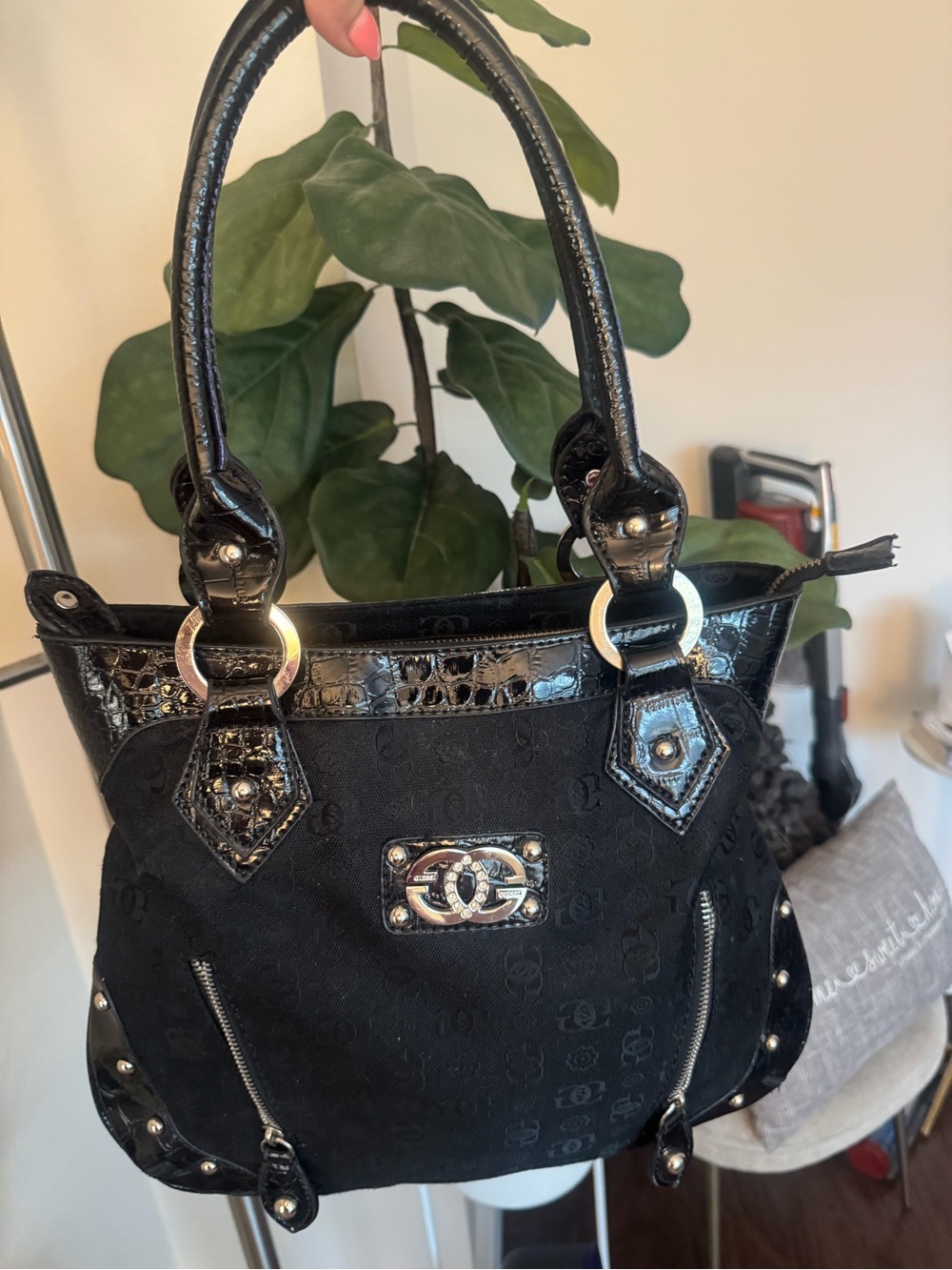 Vintage- Y2K - Guess - Black Logo Jacquard Patent Croc Satchel/Shoulder Bag